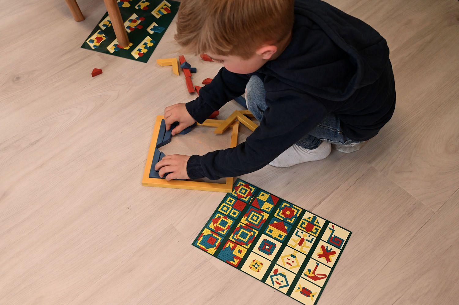 Modularix Quixi - Anwendung - Spiel - 34 farbig gewachsten Bauelemente mit Legeplatte