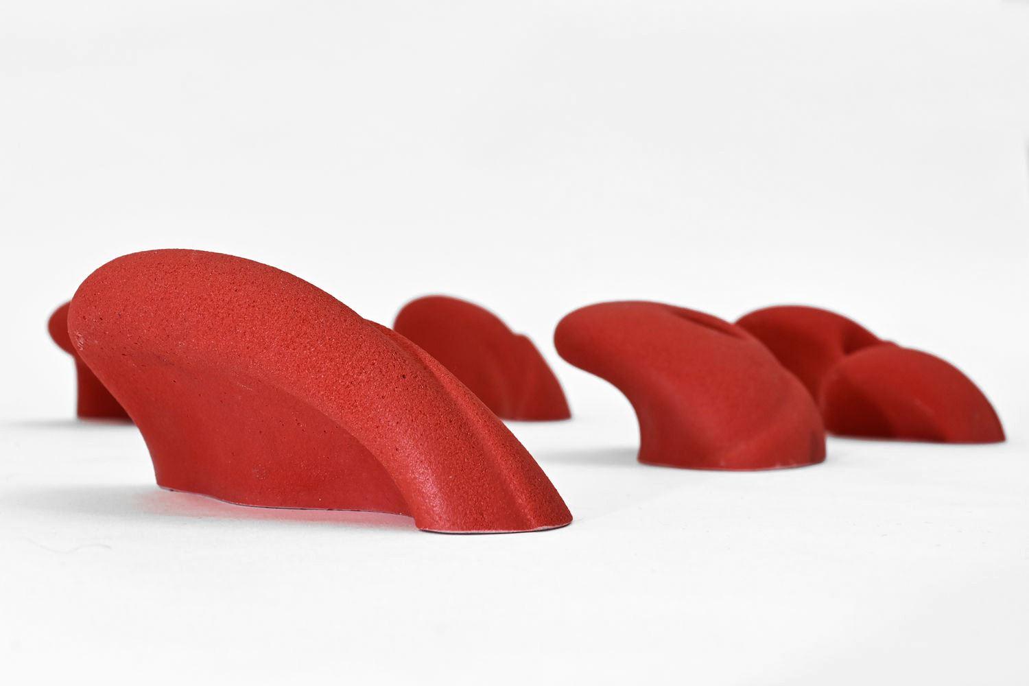 Henkel-Klettergriffe-Kreuzspitze - Ergonomisch geformte Klettergriffe, die man gut greifen kann. Sie sind geeignet für überhängende Kletterwände oder für sehr leichte senkrechte Kletterrouten. Henkel-Klettergriffe-Kreuzspitze - ergonomisch geformte Griffe, die man gut greifen kann