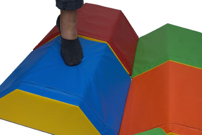 Trapezwürfel-Element fest