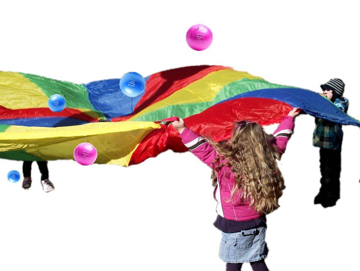 Schwungtuch-Spiel mit Bällen - Übungen für Kinder mit dem Schwungtuch