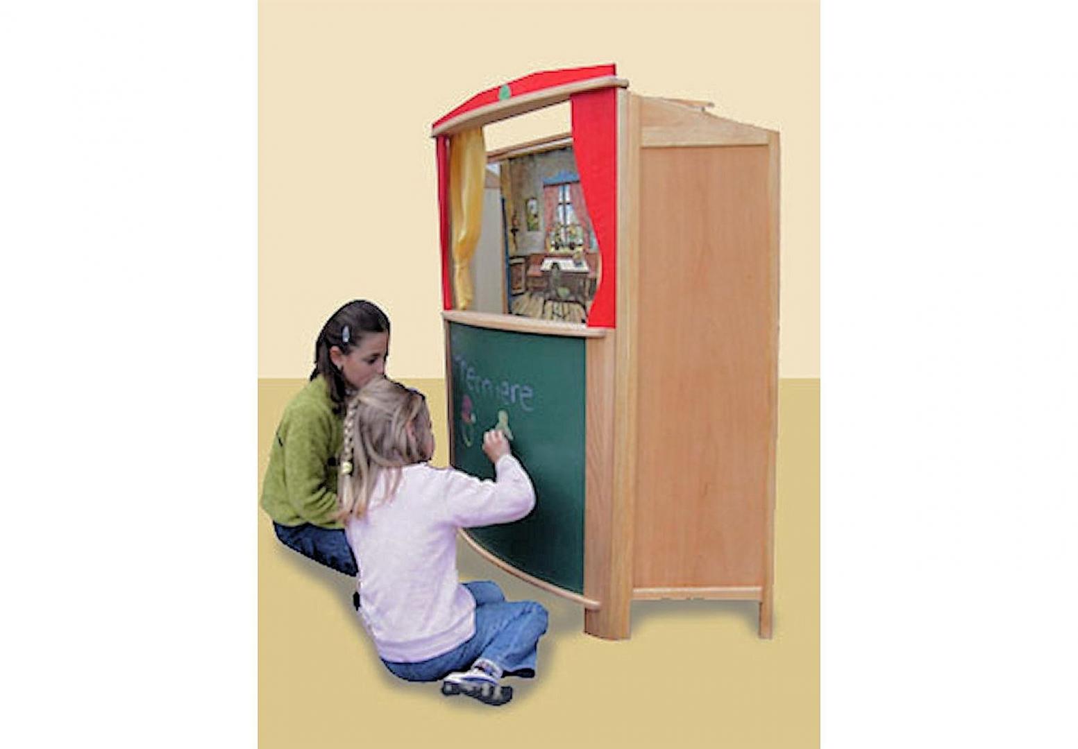 Theater Trulla mit Tafel sowie Vorhang und Befestigungsstange für den Hintergrund.