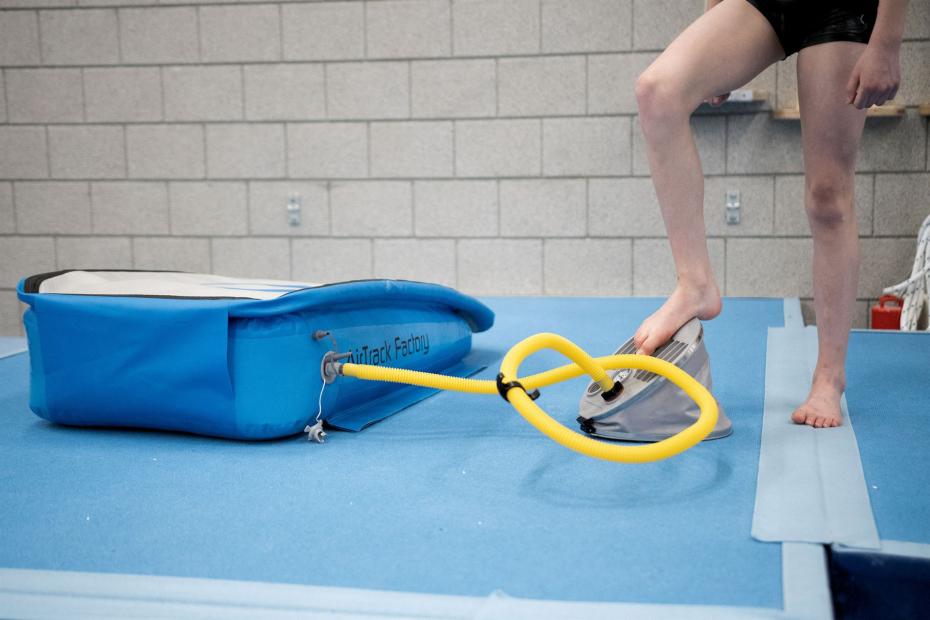 AirBoard-Boost - Befüllung mit Fußpumpe