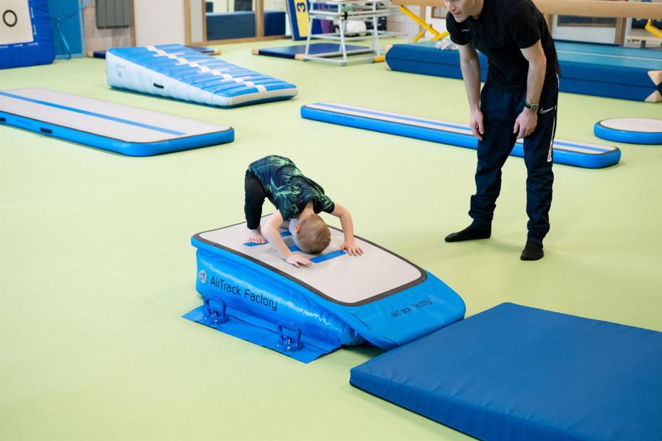 AirBoard-Boost - beim Kleinkinder-Turnen