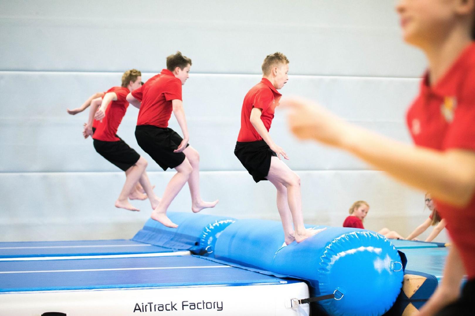 Air Roll Take Off blau - luftgefüllter Zylinder original Airtrack Factory