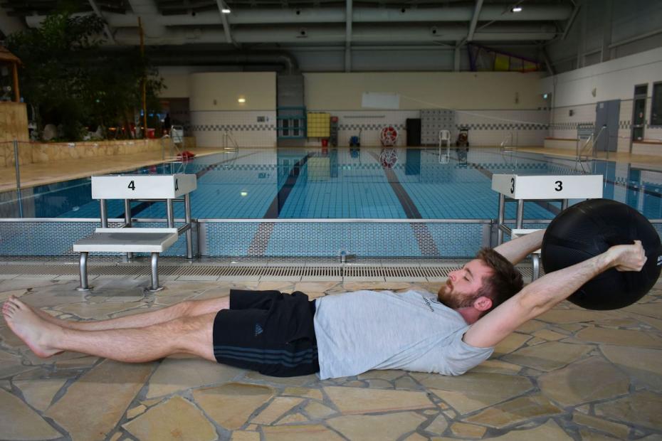 Aquaball - Fitnessball Übung