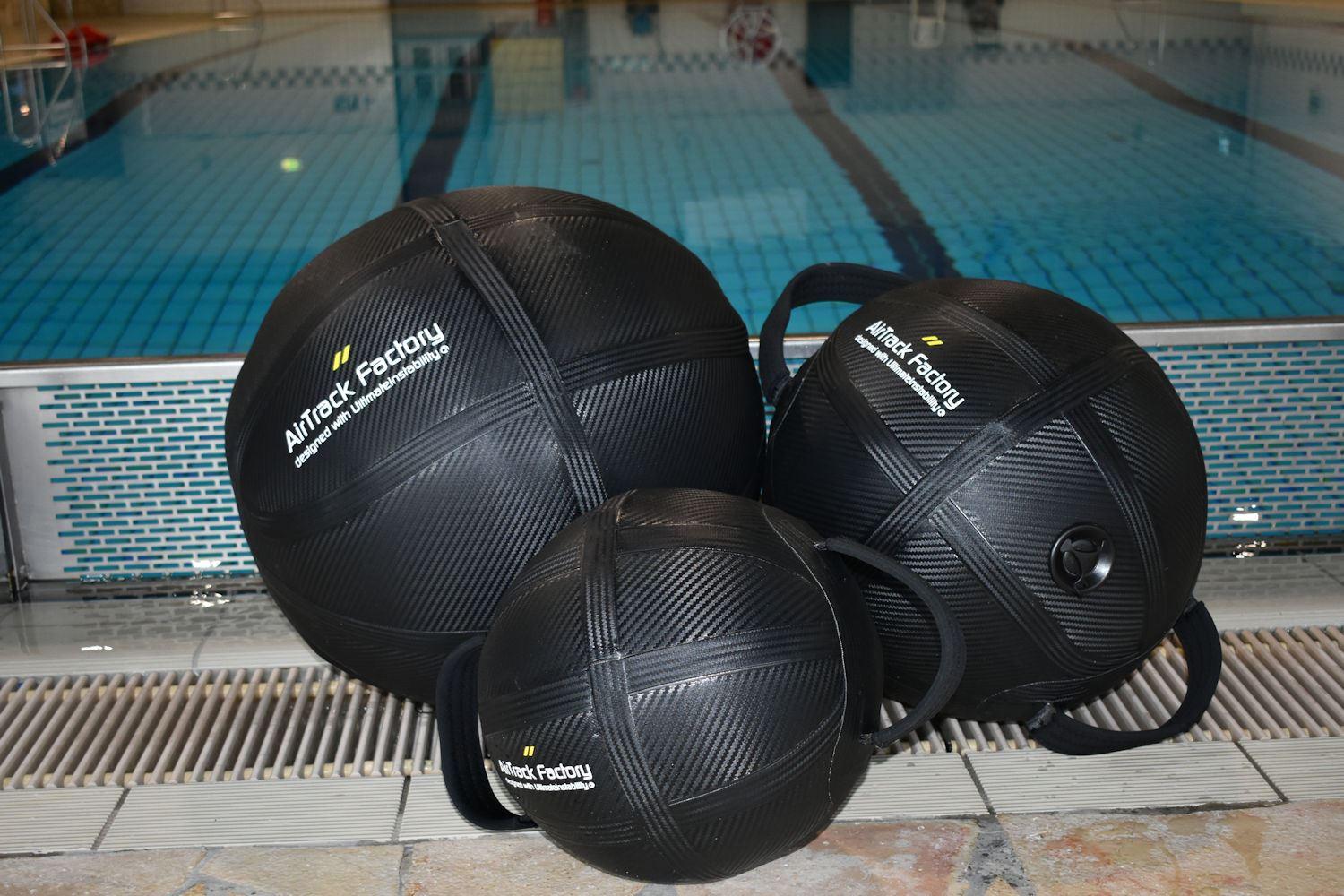 Aqua Line - Aquaball - original Airtrack Factory - wird mit Luft und Wasser gefüllt