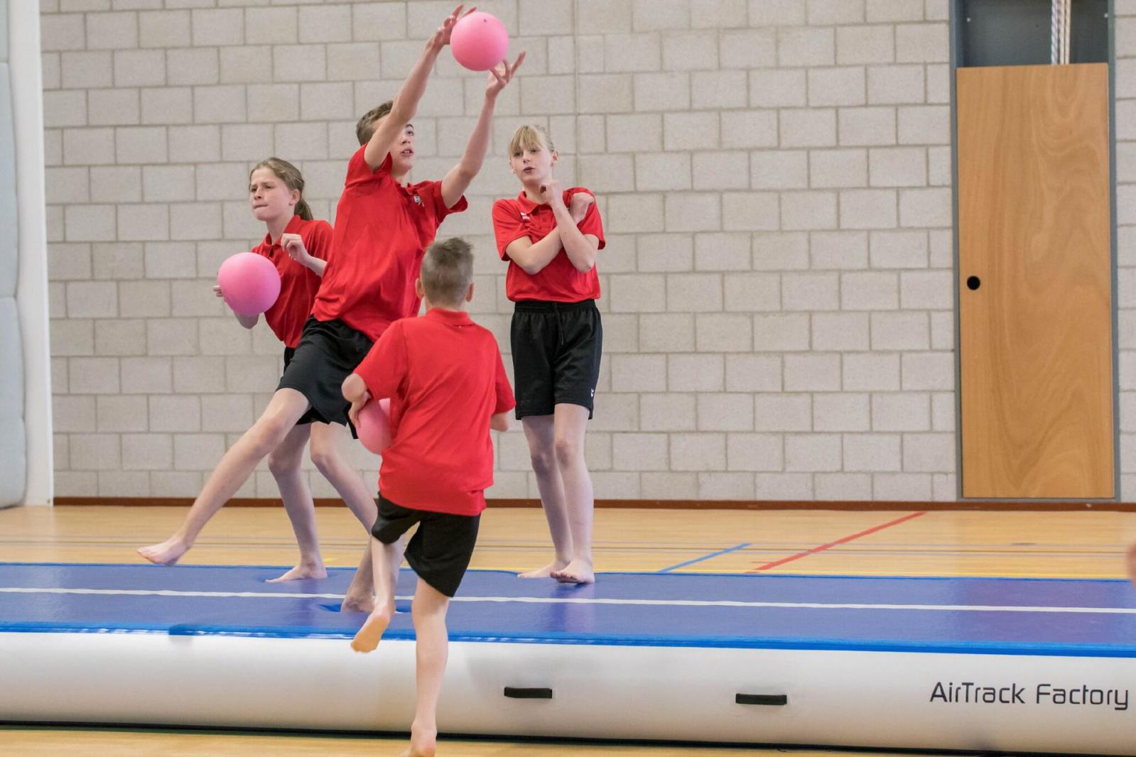AirTrack TrampolinBahn - Die Air Track Factory Produkte haben viele Anwendungsbereiche. Sie werden zum Toben in Kindertagesstätten genutzt, wie auch im Sportunterricht in Schule und Verein.  AirTrack TrampolinBahn - original Airtrack Factory