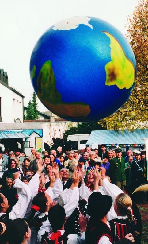 Riesen Erdball TOGU - animiert zu gruppendynamischen Aktivitäten