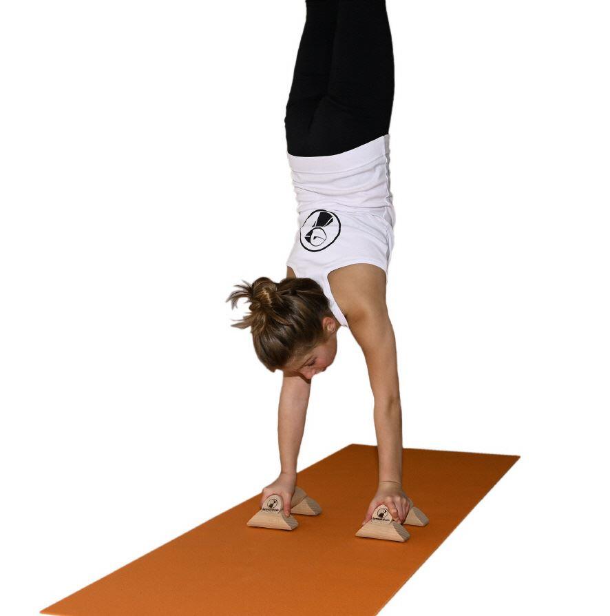 Handstand-Übung - mit Parallettes Base