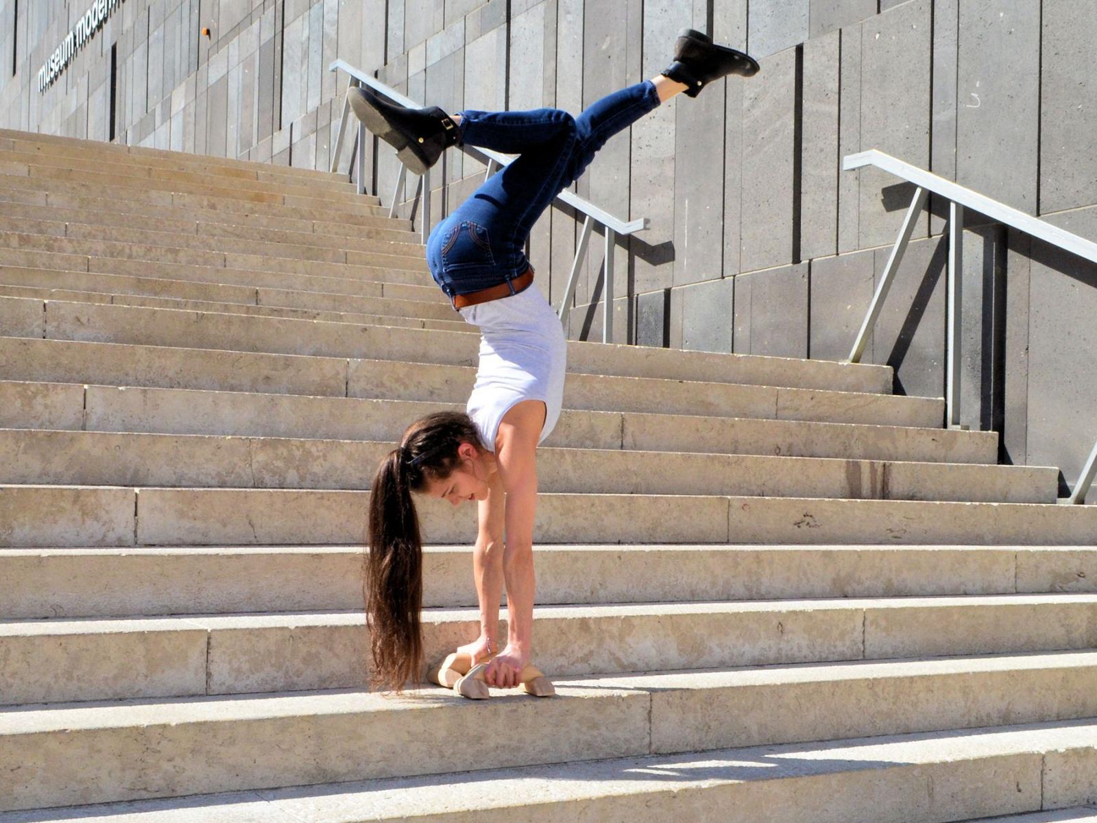 Handstandklötze - Parallettes BASE - Übungen auf einer Treppe