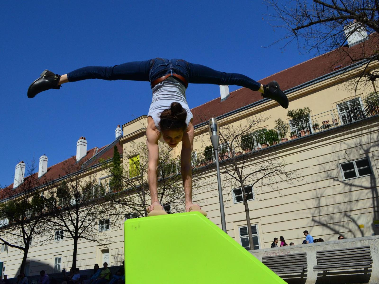 Handstandklötze - Parallettes BASE - Übung eines Profis