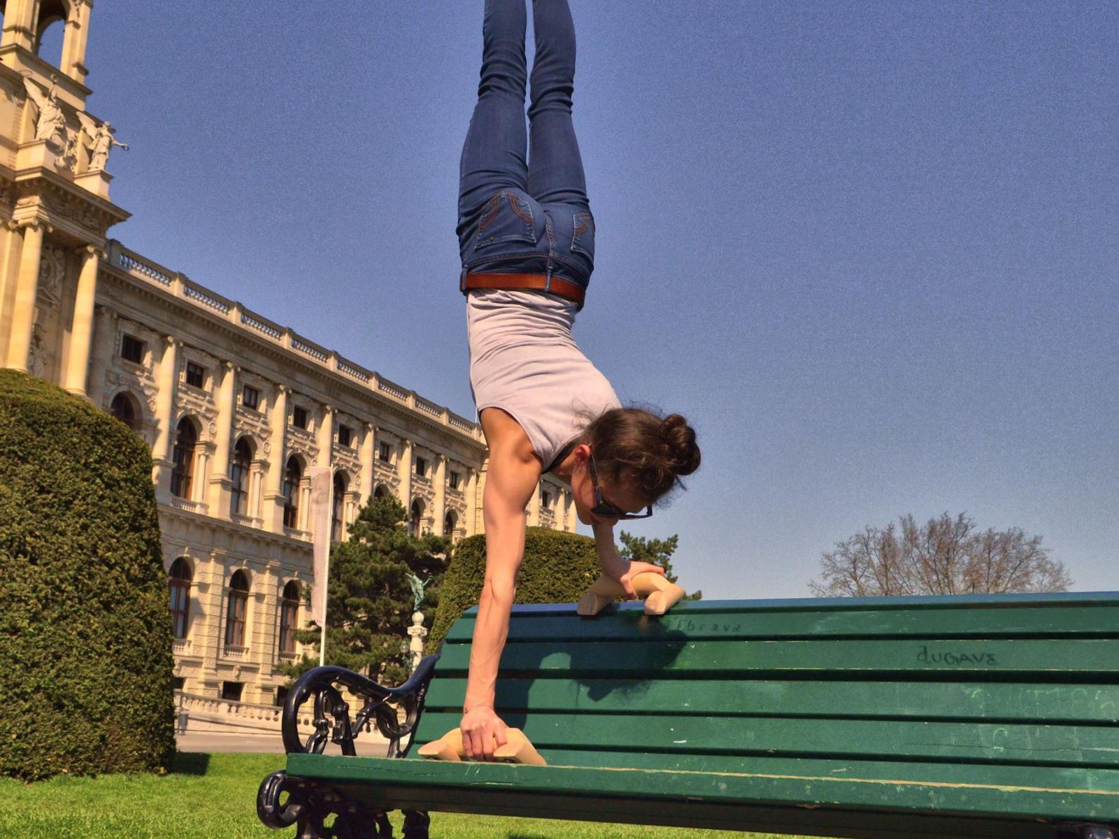Handstandklötze - Parallettes BASE - Übung auf einer Bank