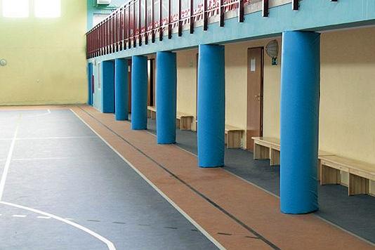SÄULENSCHUTZPOLSTER in Turnhalle