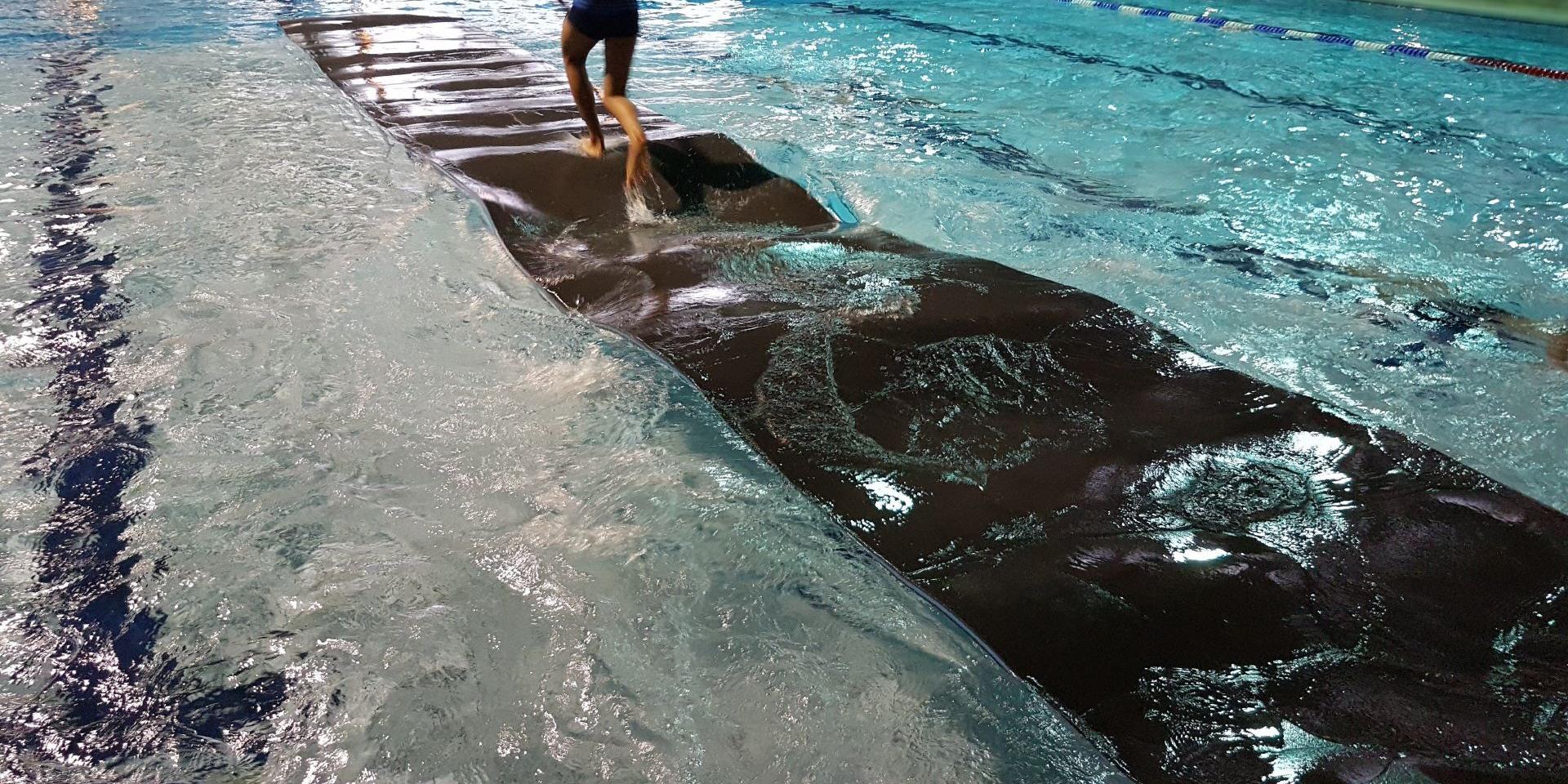 Wasserlaufmatte - Schnellauf auf Wassermatte für Spiel und Spaß und um motorische Fähigkeiten zu entwickeln