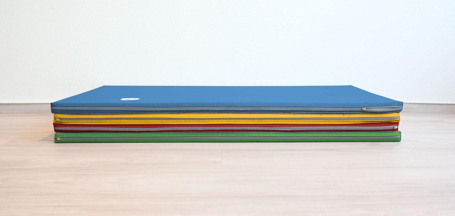 Faltmatte 4-teilig - farbig - die einzelnen Elemente der Turnmatte können zusammengeklappt werden