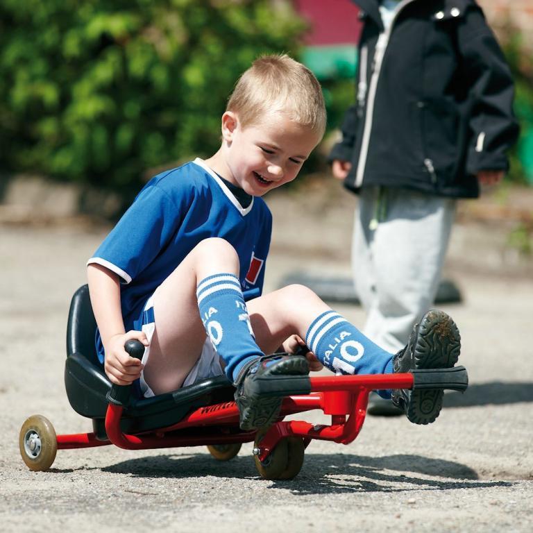 Foot Twister gross in Aktion - Winther Viking - hochwertiges Kinderfahrzeug für Institutionen