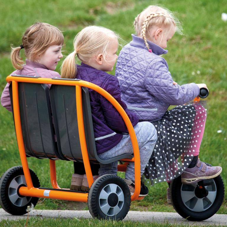 Doppeltaxi von Jakobs - Fahrzeug für Kitas und andere Institutionen